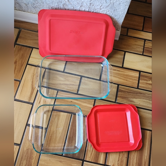 Pyrex casseroles with lids - Picture 1 of 6